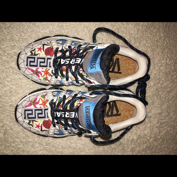 Versace - Picture 6 of 16